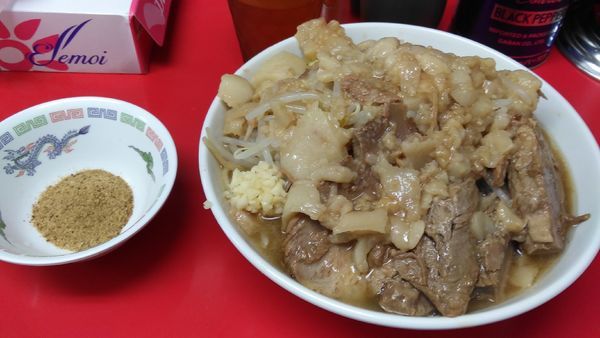 「ラーメン中  野菜ニンニク少アブラダブル肉増し魚粉」@ラーメンハイキックの写真