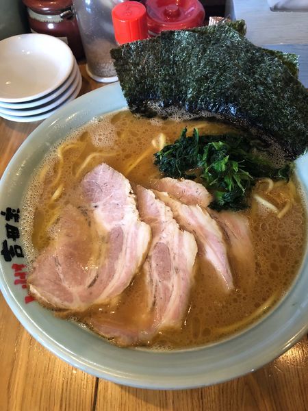 「チャーシュー麺中盛、硬め濃いめ」@横浜らーめん 吉田家の写真