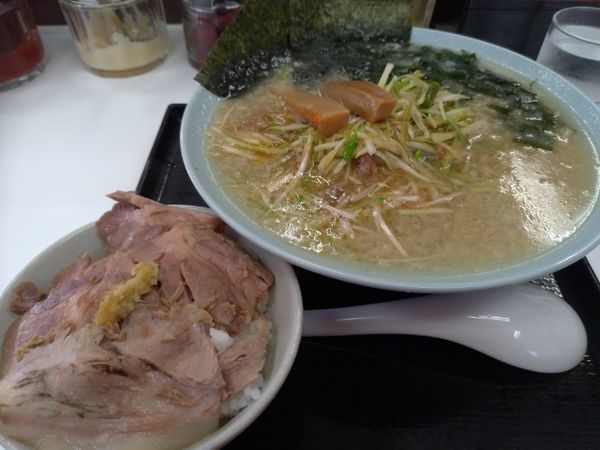 「ネギラーメン＋チャーシュー丼を」@ラーメンショップ 北川辺店の写真