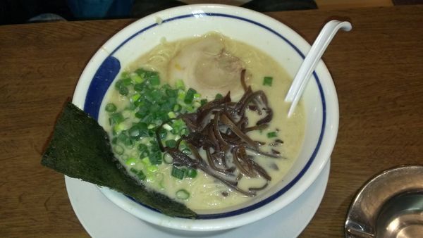 「とんこつらーめん」@らーめん屋 あじとら 狭山笹井店の写真