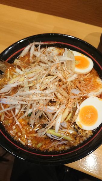 「辛ネギ担々麺」@博多担々麺 梟 東京五反田店の写真