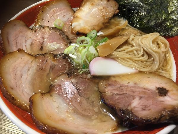 「背脂黒醤麺（700円）＋チンタセネーゼ豚のチャーシュー増し」@拉麺5510の写真