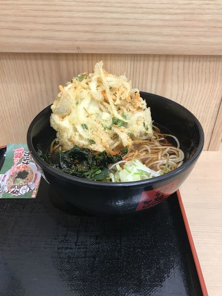「かき揚げ天そば 300円+クーポン」@箱根そば 新宿西口店の写真