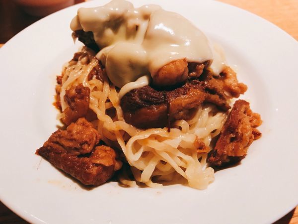 「和牛煮込みカレーあえ麺&肉みそごはんセット1000円」@食堂酒場 Graciaの写真