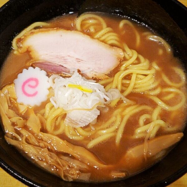 「濃厚豚骨魚介らーめん　８００円」@麺屋 継の写真