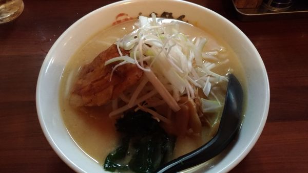 「とんこつ正油らぁめん」@らあめん一撃 松戸駅前店の写真