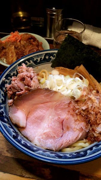 「油そば小 牛スジ丼ミニ」@兎に角 松戸店の写真