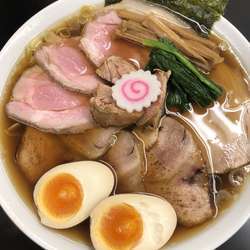 醤油チャーシュー麺