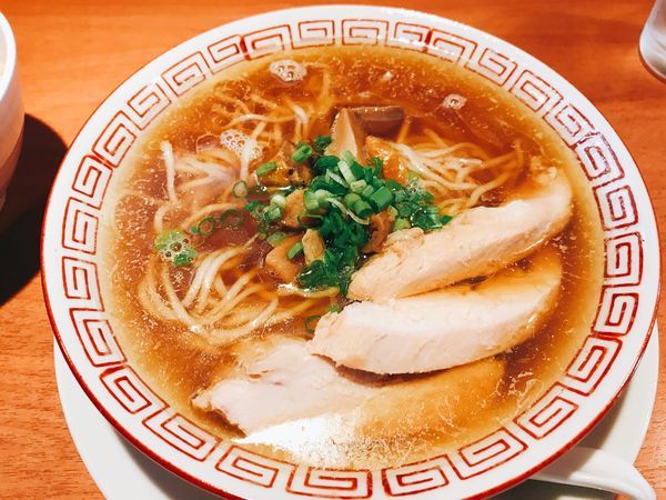 「ポルチーニ茸の醤油ラーメン&焼き鮭ほぐしご飯セット1000円＋黒」@食堂酒場 Graciaの写真