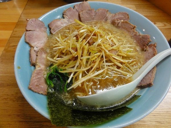 「ネギチャーシュー麺中盛1050円　麺硬め　脂多め」@ラーメンショップ 椿 上彦川戸店の写真