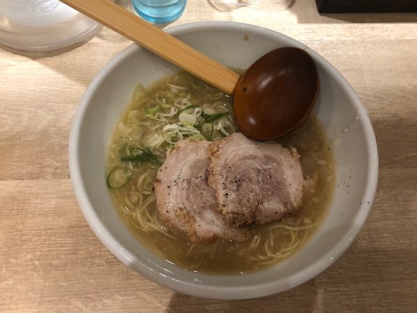 「醤油ラーメン屋台味」@よってこや 新宿南口店の写真