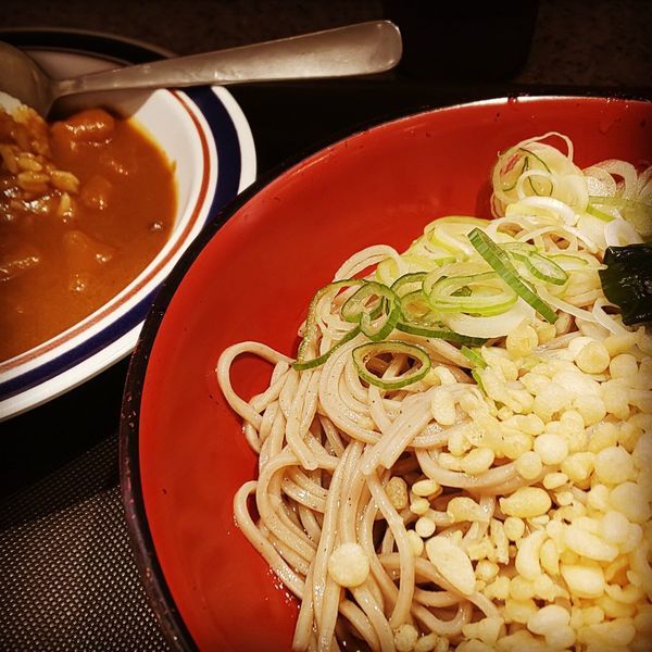 「冷やしタヌキ蕎麦+ミニカレー」@名代 富士そば 虎ノ門店の写真