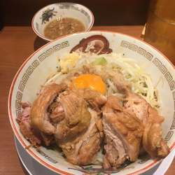 小ぶた+汁なし変更(100円)+肉カス(50円)