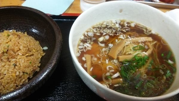 「半炒飯・醤油ラーメン 880円」@東竜 新橋店の写真