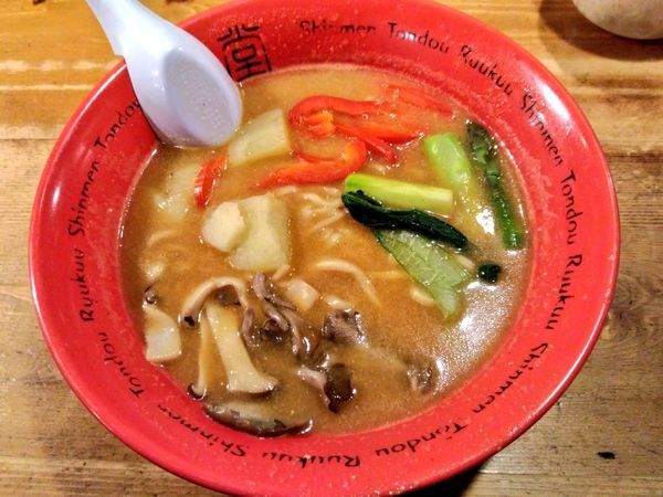「期間限定 彩り野菜とキノコのベジポタみそラーメン」@琉球新麺 通堂 琉大北口店の写真