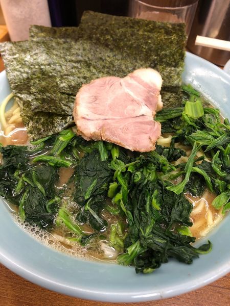「ラーメン中盛りホーレンそう 800円」@横浜ラーメン 武蔵家 北千住店の写真