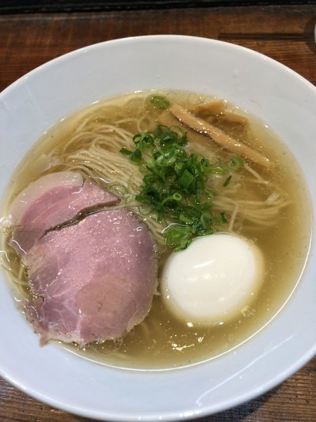 「しおらーめん ¥750＋しお味玉 ¥100」@町田汁場 しおらーめん 進化の写真