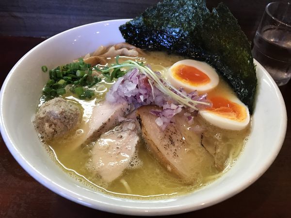 「特製濃厚塩鶏そば 900円」@麺屋 くまがいの写真