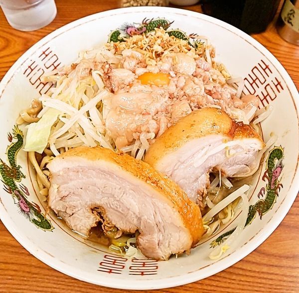 「ラーメン（ブタ2枚入り）＋汁なし」@ラーメン二郎 亀戸店の写真