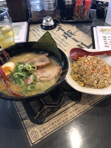 「家系ラーメン、塩豚骨」@三代目らーめん梅丸の写真