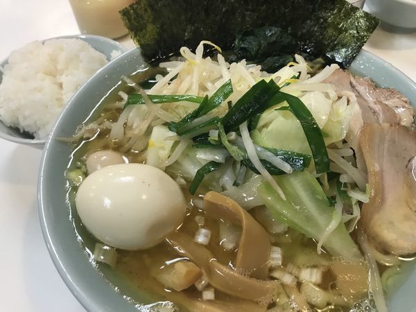 「ラーメン 700円 激徳トッピング 250円 ニラ50円他」@壱六家 大森店の写真
