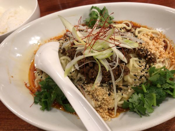 「汁無し担々麺(普辛)＋半ライス」@SHIBIRE NOODLES 蝋燭屋の写真