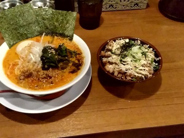 「担々麺(並盛・150g)880円＋チャーマヨ丼380円」@富意家の写真