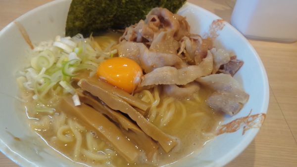 「濃厚白湯の肉玉そば830円」@麺処つむじの写真