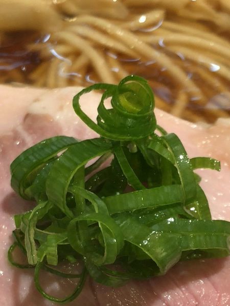 「醤油らぁ麺 （味薄め 油少なめ）¥800」@らぁ麺 はやし田 新宿本店の写真