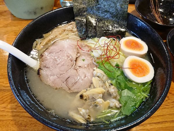 「あさり塩そば800円＋味玉(ﾗｰﾊﾟｽ) 他」@麺屋 鶏口の写真
