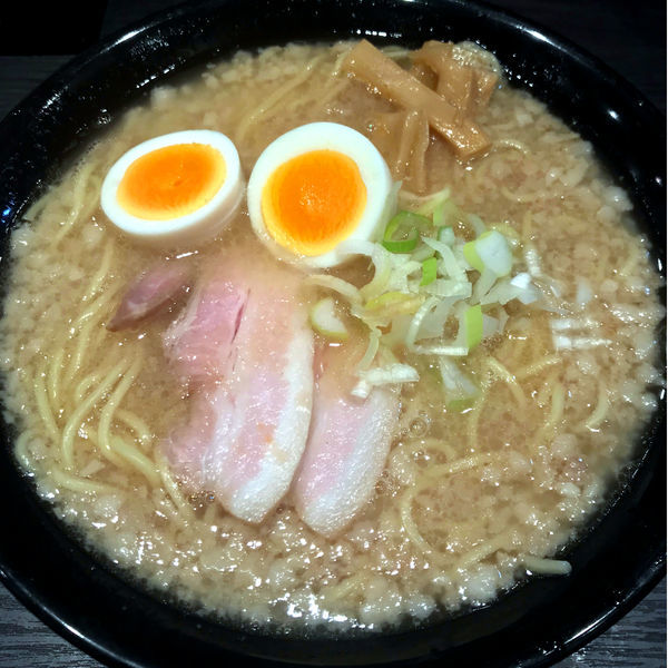 「背脂ラーメン　860円」@ラーメン大至の写真