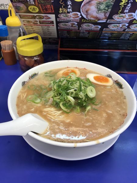 「こってりらーめん+大盛+味玉」@来来亭 松山大前店の写真