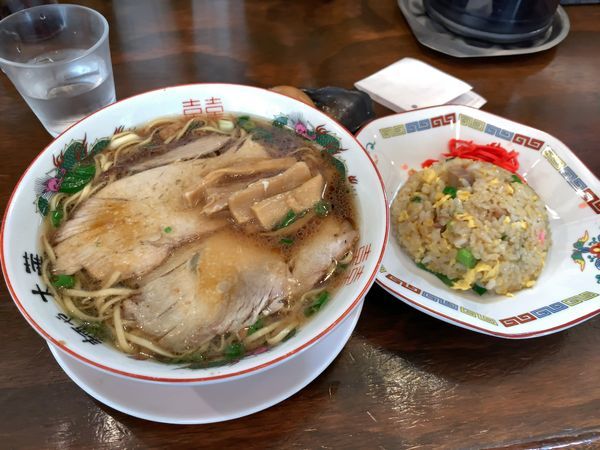 「中華そば 700円 半チャーハン 300円 味たま 100円」@麺や 太華の写真