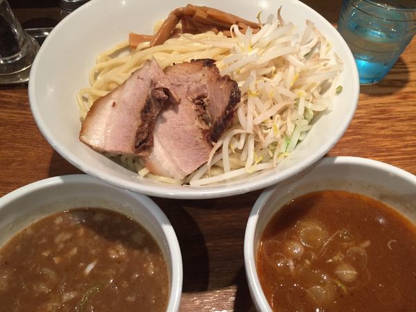「二色つけ麺 海老醤油と特濃味噌」@神保町 可以の写真