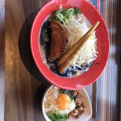 黒とんそば + たまごかけご飯