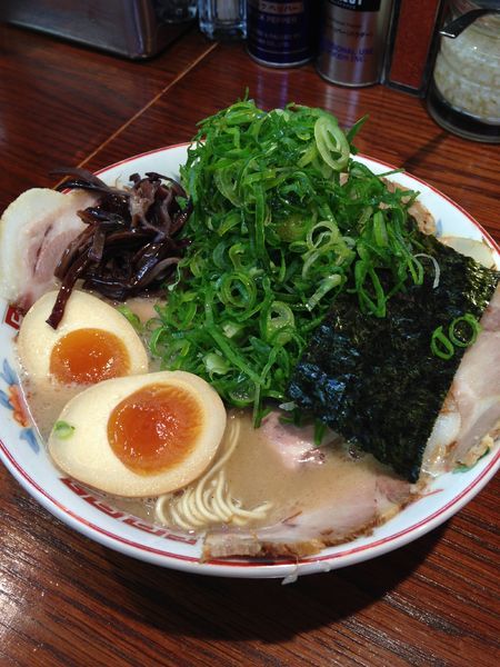 「特濃厚ラーメン1000円 九条ネギ150円」@ラーメンかなやの写真