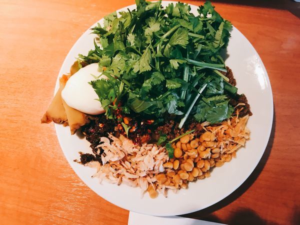 「汁なし担々麺(パクチー＋痺れ増し)&白ごはん1000円」@食堂酒場 Graciaの写真