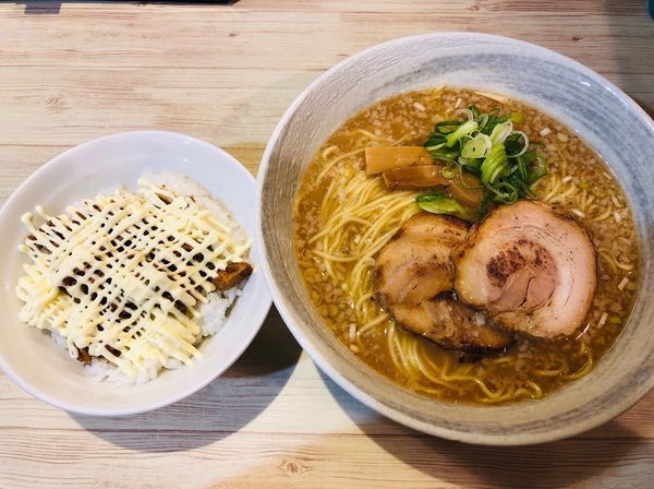 「背脂中華+マヨチャーシュー丼」@麺処 一朗の写真