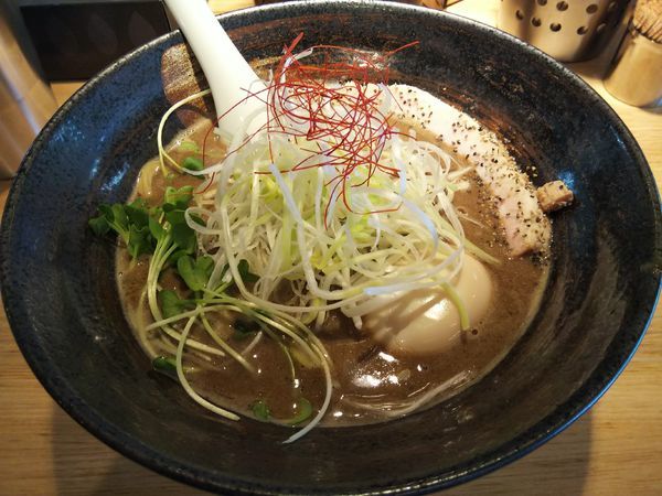 「【限定】濃厚煮干し豚骨」@らーめん 月の兎影の写真