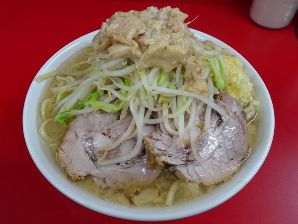 「ラーメン（700円）ニンニクアブラ」@ラーメン二郎 神田神保町店の写真