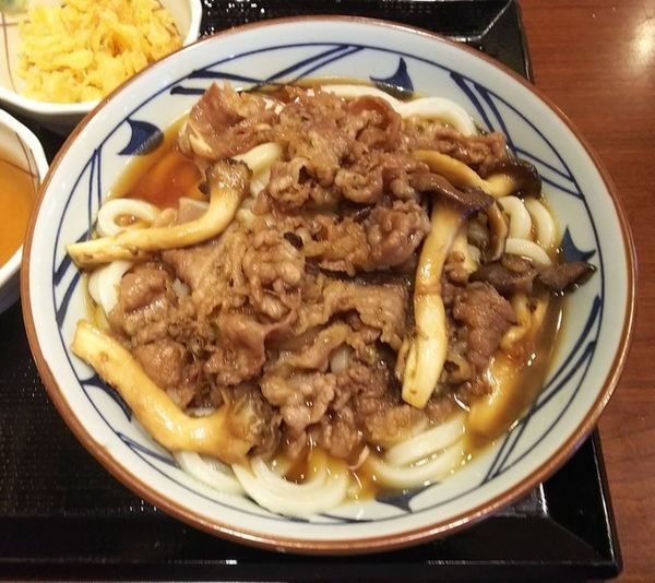 「牛肉ひらたけしぐれ煮ぶっかけ(大)740円」@丸亀製麺 米沢店の写真