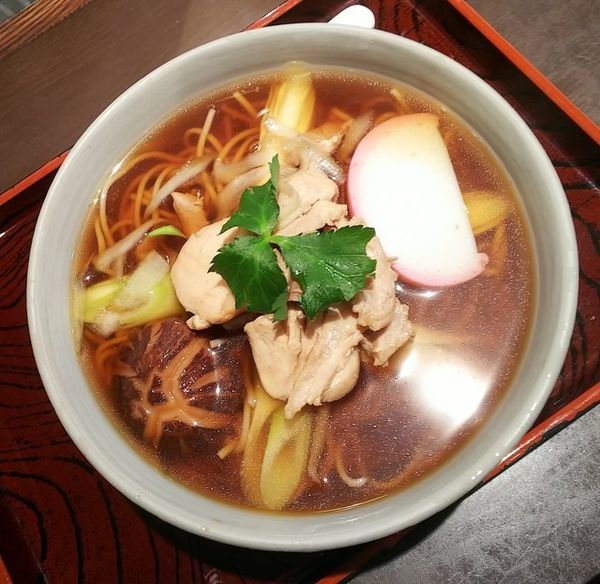 「鳥そば850円」@そば処 三津屋 エスパル山形店の写真