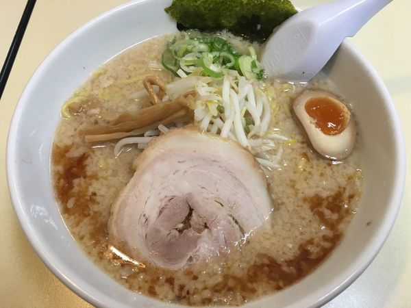 「豚骨醤油背脂ラーメン」@屋台らーめん めん吉 新松戸店の写真