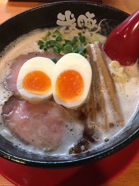 「ド・とんラーメン850」@うちのラーメン 我豚の写真
