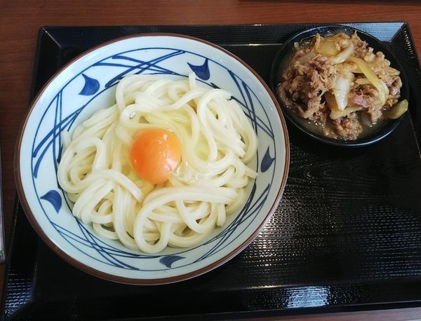 「牛山盛り釜玉うどん700円」@丸亀製麺 山形店の写真