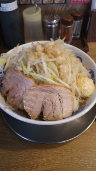 「ラーメン並　全マシ＋豚一枚」@ジャンクガレッジ しらこばと公園前店の写真