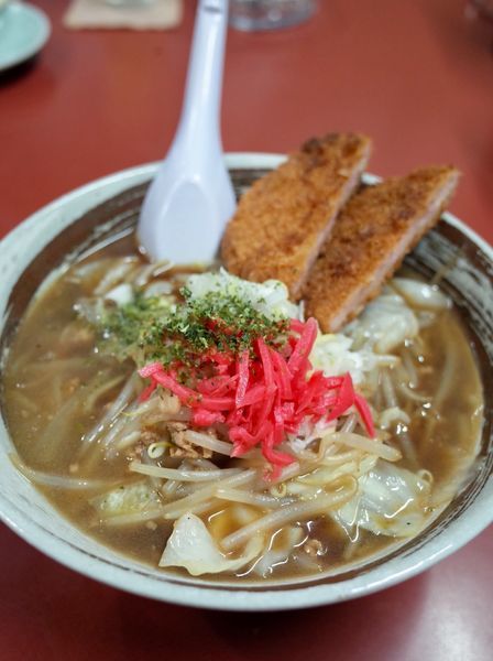 「ソースらーめんハムカツのせ…900円」@中華料理 大輦の写真