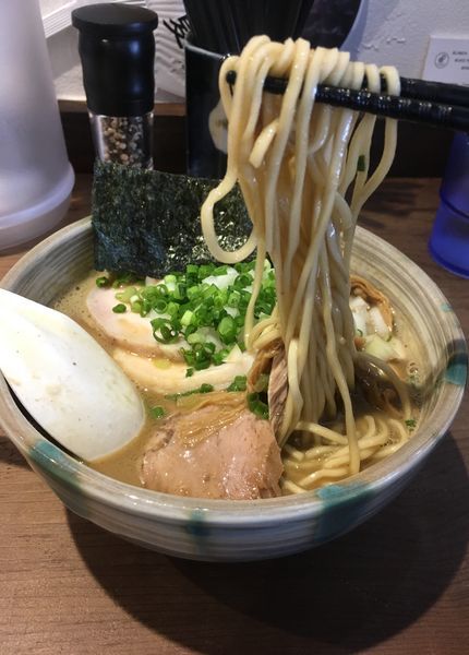 「天草大王と上州地鶏と煮干し3種で炊いた鶏白湯」@らーめん つけめん 和み屋の写真