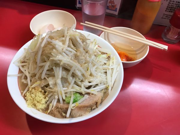 「ラーメン(ヤサイショウガアブラ)、生卵」@千里眼の写真