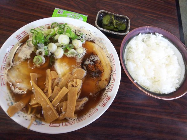 「ランチ限定C豚骨ラーメン＋ライス700円」@すずらんラーメンの写真